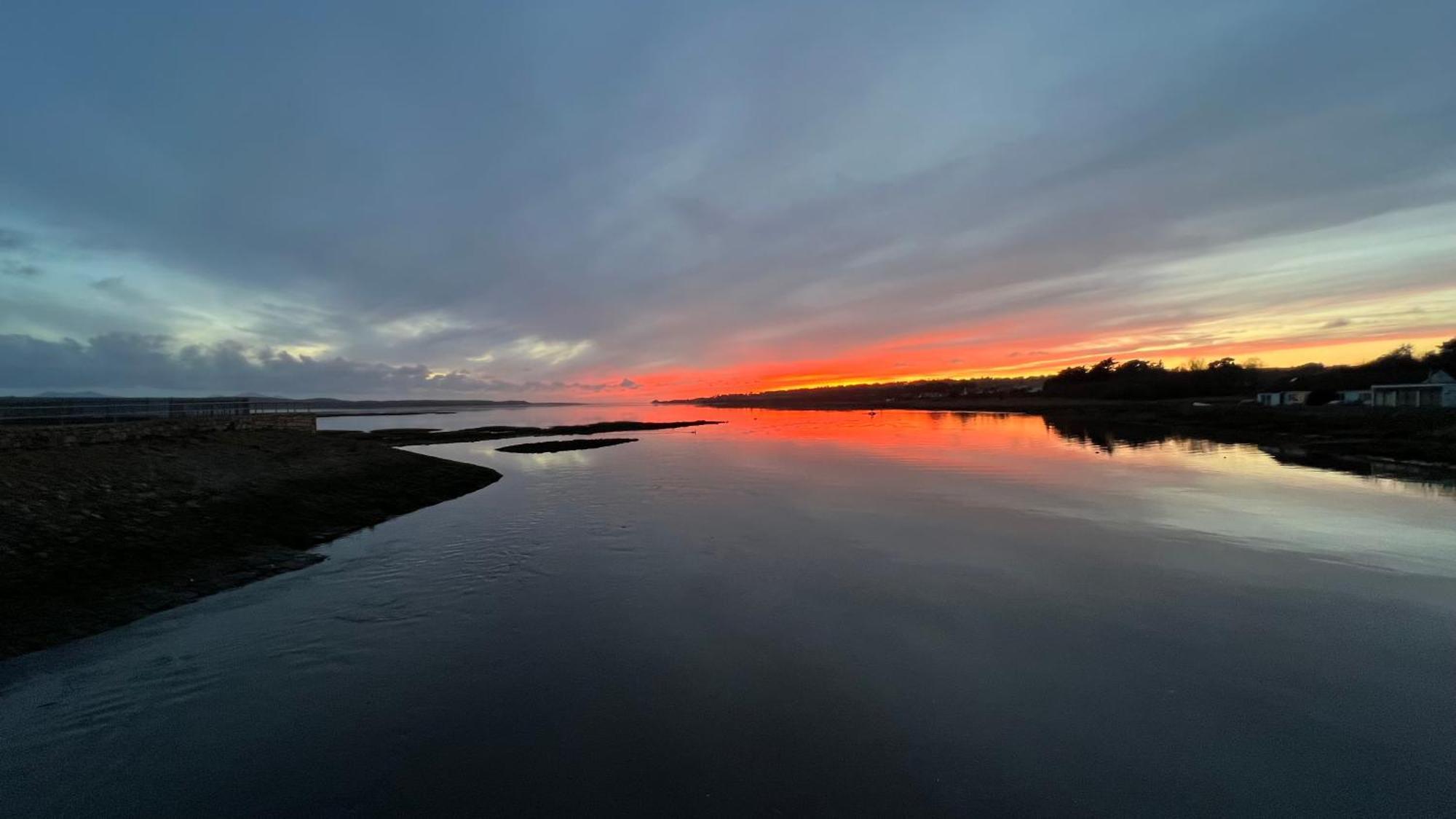 Llanw Malltraeth - Malltraeth Tides Llangadwaladr  Exterior foto